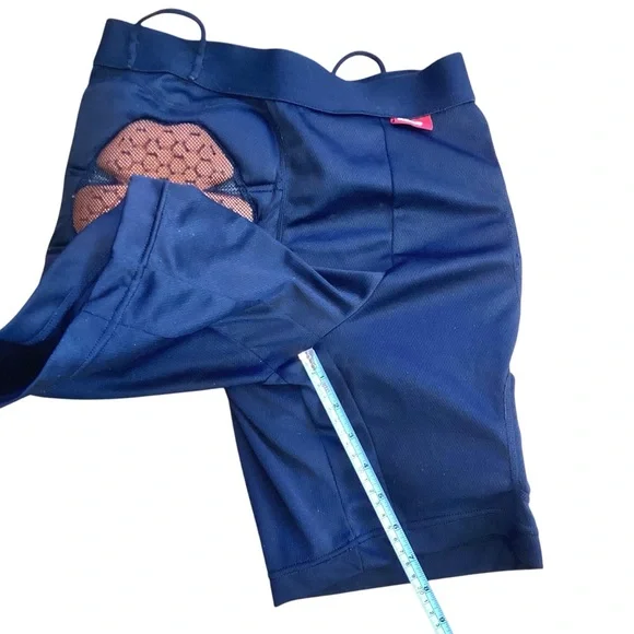 Burton RED Padded Shorts Sports - Youth Small 2010 - Picture 11 of 15